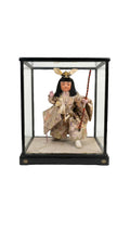 Vintage Japanische Musha Ningyo – Traditionelle Samurai-Kriegerpuppe in Glasvitrine