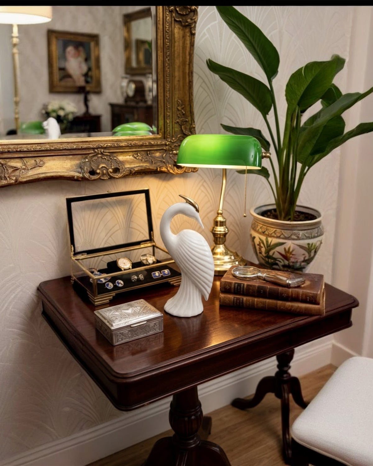 Mid-Century Modern weißer Keramikkranich – Art Déco-Stil mit goldenen Akzenten